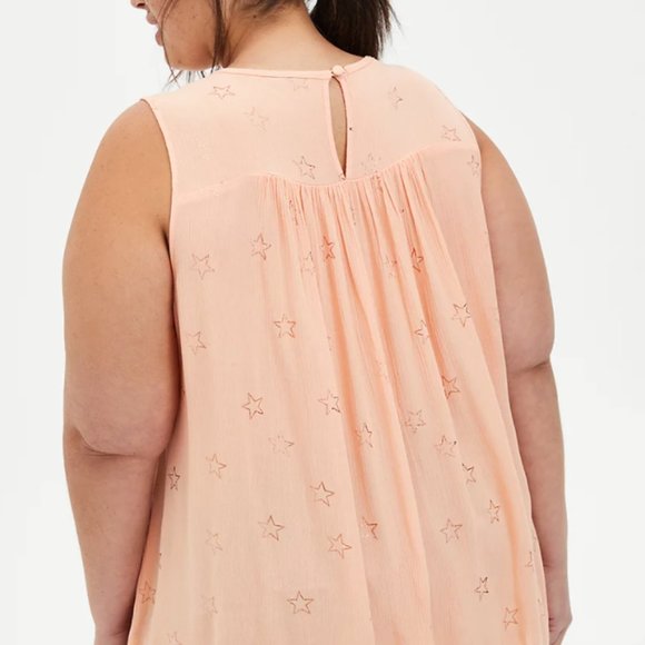SOLD! NWT Torrid Peach Stars Smocked Tank - Picture 2 of 3